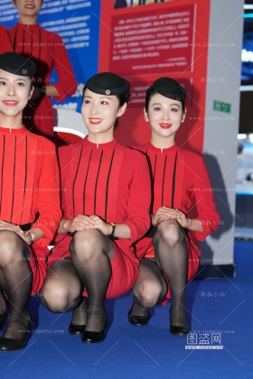 多位川航黑丝空姐蹲姿大放送