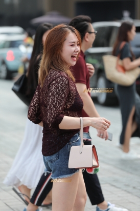 【辉辉赛贴】紫色蕾丝透视衫少妇