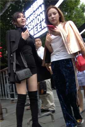 4k-黑色长靴热裤小西装街拍美腿美女 [1.02 GB]