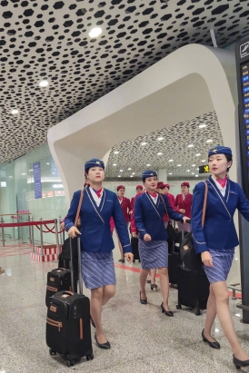 4k南航国际乘务组一大波肉丝美腿大饱眼福
