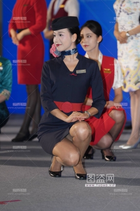 26cata东航空姐蹲姿制服诱惑