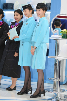 SH25-248-68√厦门空姐-在拍合照呢