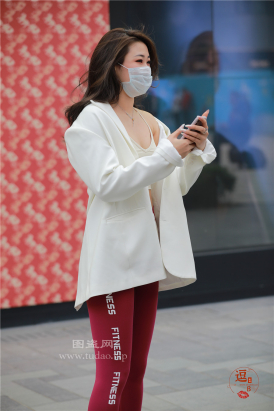 编码2707粉色紧身裤翘臀美腿小蛮腰