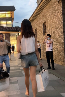 气质牛仔短裙小姐姐2分49秒 [1.24 GB/MOV]