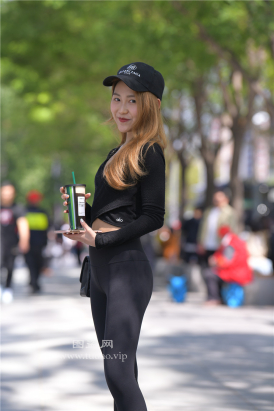 编码1725紧身裤小姐姐