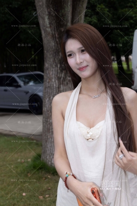 长裙美足 蔡悦