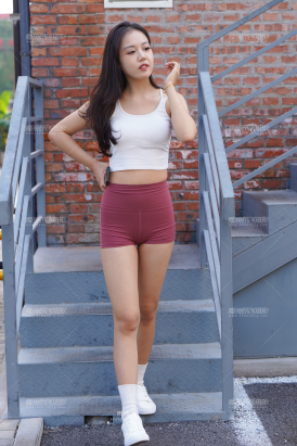 [kaine专区] 红色瑜伽短裤美眉