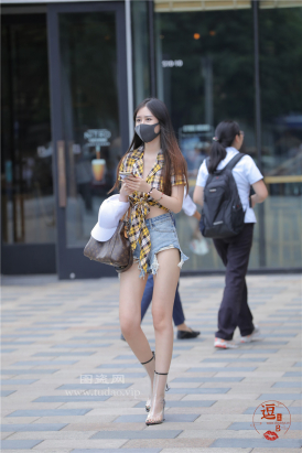 编码2501热裤美腿凉高美脚小蛮腰