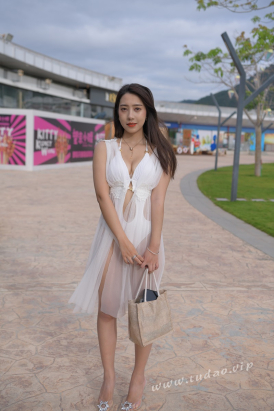 白色比基尼女孩【图+视频】