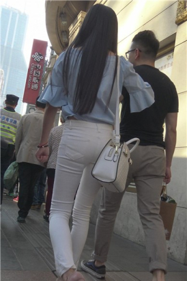 4K - 街拍极品美腿紧身白裤粉高跟美眉 [1.12 GB]