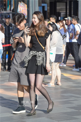 编码1680黑丝美腿女朋友