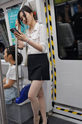 OL肉丝第一集-技术性拍摄地铁偶遇4K视频4min