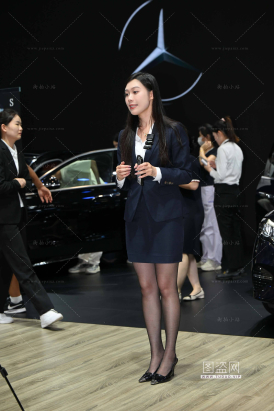 直播卖大奔的黑丝主播