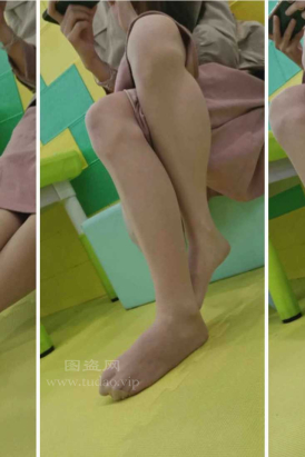 亲子乐园长发超薄肉丝袜少妇丝腿近距离特写第一部[396M]