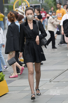 2364-7=67√美腿，黑丝，轻熟女