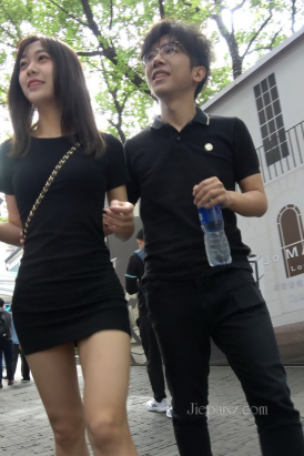 4K - 街拍漂亮的高颜值包臀裙小妹[3.81 GB/MP4]