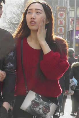 黑色皮裤红衣女孩真水灵 [1.46 GB]