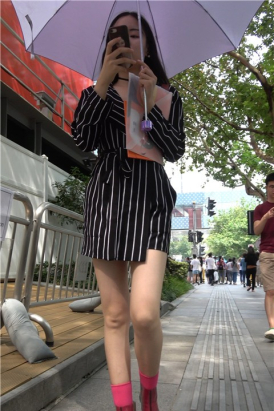 4K 白皙美腿条纹衣服街拍美女