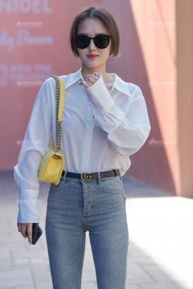 【红石赛帖】性感牛仔裤美女