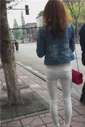 街拍极品性感紫色高跟鞋美女等公 [1.02 GB]