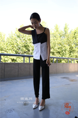 编码0209黑色长裤短肉丝美脚