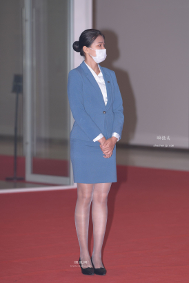 21324-4+57静悄悄拍我的女同事