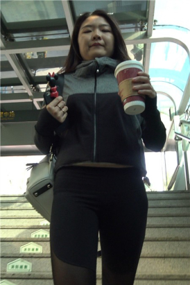 4k-黑色紧身弹力裤运动鞋街拍美女第二季 [1.32 GB]