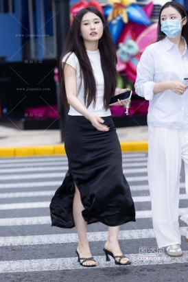 黑色裙美足