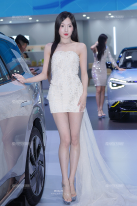 美腿车模