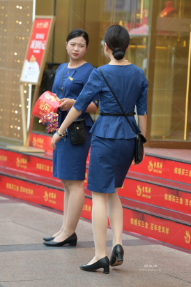 24730-6=80√她也在上班呢