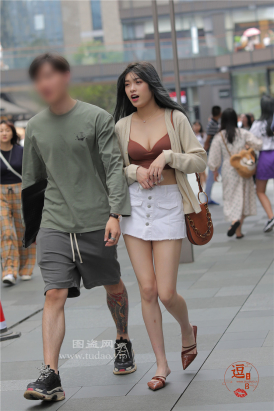 编码0415白色短裙白色热裤美腿凉高美胸