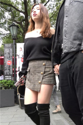 4K - 长靴美腿大波浪街拍成熟美女 [1.13 GB/MP4]