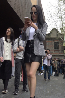 4k-皮裙黑色高跟鞋美腿街拍美女 [1.08 GB]