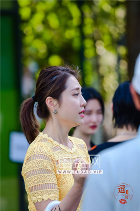 编码0352黄色长裙凉高美脚白嫩气质