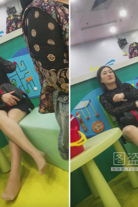 游乐园黑色丝蕾连衣裙超薄肉丝美女少妇秀腿[1.21G]