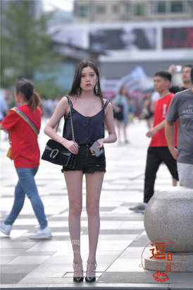 编码0512黑色热裤美腿凉高白嫩