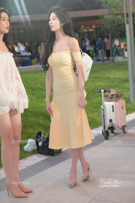 黄裙美女