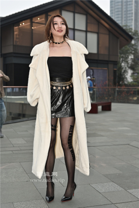 编码2067黑丝美腿高跟御姐