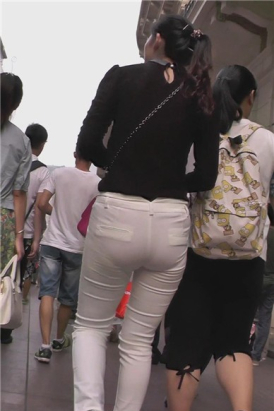 超级诱惑紧身透明白裤美臀少妇 [1.07 GB]