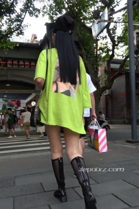 4K - 街拍美腿长靴黑色鸭舌帽美眉 [1.15 GB/MP4]