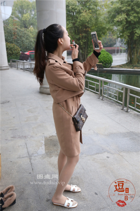 编码0145咖色长风衣肉丝美脚凉拖