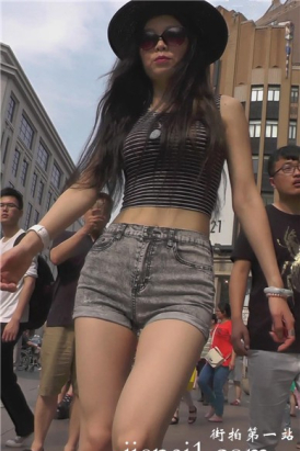 极品性感小蛮腰热裤女神带上墨镜超酷 [2.24 GB]