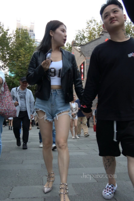 4K - 超气质的美腿热裤颜值美女 [2.14 GB/MP4]