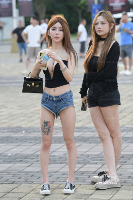 23623-62=89√街拍时尚性感热裤女生，贼性感啊【春光外