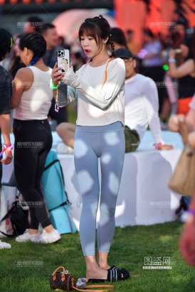 ★拍照紧身瑜伽裤美女