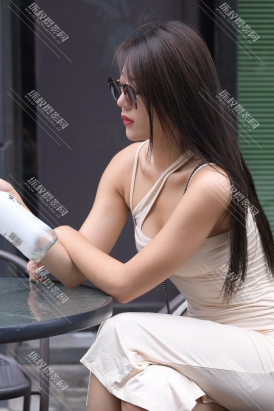 【雅芸】长裙美女