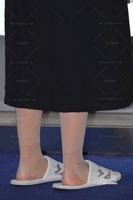 SH26-68-57√民航空姐-俩拖鞋-汗已湿透丝袜-特写很赞