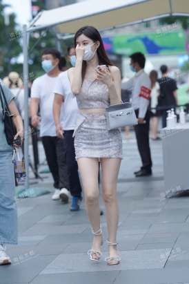 雪白肌肤可谓天生丽质 红颜凝香220717-7 照片195p+视频40秒