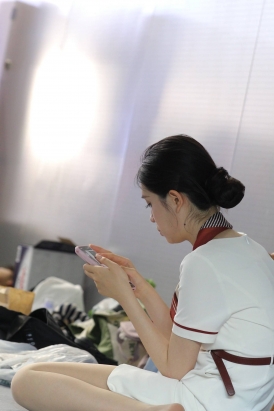 4K视频稀缺场景后台休息的礼仪肉丝脚热乎乎