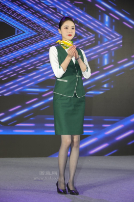 应该是春秋航空空姐 62P